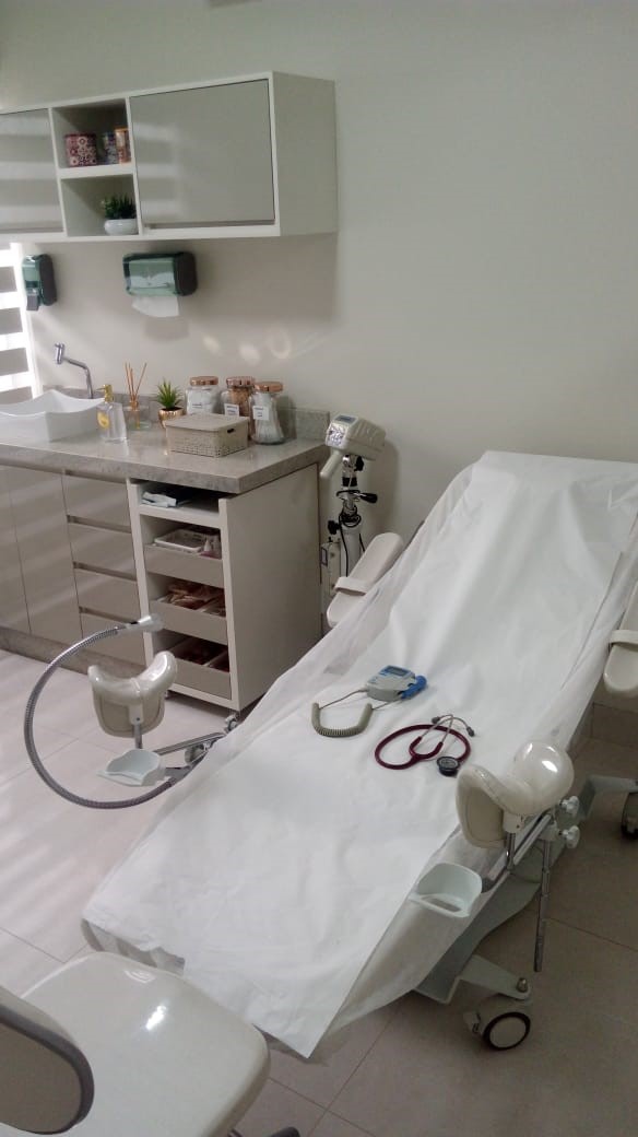 Foto equipamento de obstetrícia