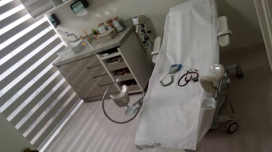 Foto equipamento de obstetrícia
